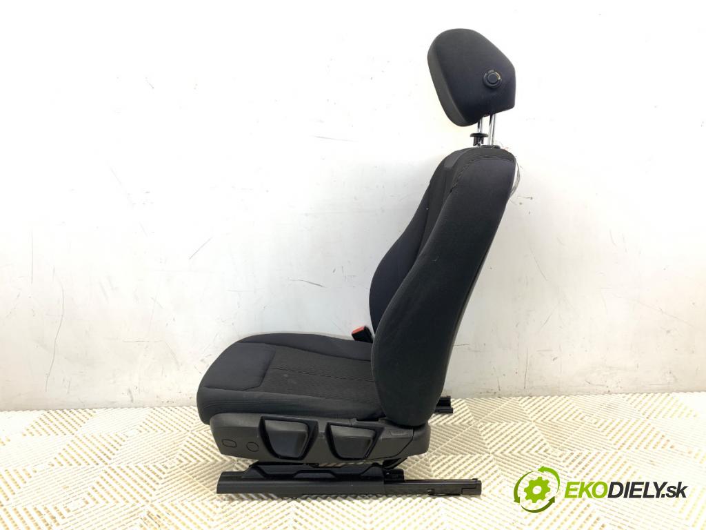 BMW F31 Kombi 2014 135 kW 320 d 1995 sedadlo levý přední část