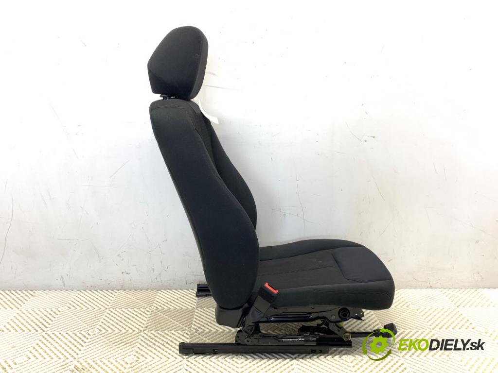 BMW F31 Kombi 2014 135 kW 320 d 1995 sedadlo levý přední část