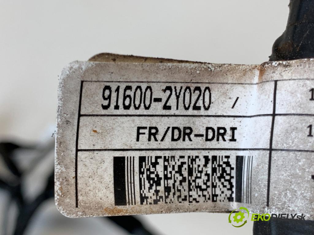 HYUNDAI ix35 SUV 2013 85 kW 1.7 CRDi 1685 káblovačka dveře přední část levý 91600-2y020
