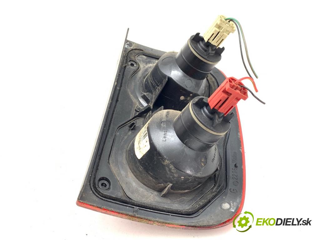 LAND ROVER FREELANDER I samochód terenowy otwarty 2001 86 kW 1.8 4x4 1796 světlo levý zadní část AMR4002