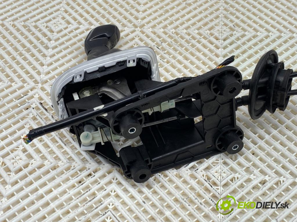 CITROEN C3 III liftback 2022 61 kW 1.2 PureTech 82 1199 kulisa 9837816580 (Řadicí páka (kulisa) )