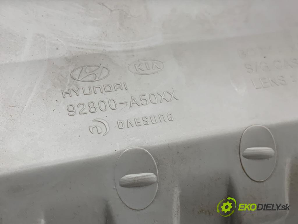 HYUNDAI i30 liftback 2013 73 kW 1.4 1396 světlo stropní 92800-A5010