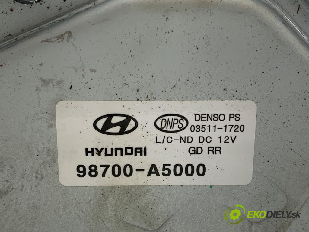 HYUNDAI i30 liftback 2013 73 kW 1.4 1396 Motor stieračov zad 98700-A5000