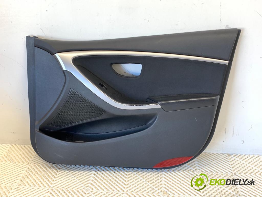 HYUNDAI i30 liftback 2013 73 kW 1.4 1396 čalúnenie Dvere pravy predný 