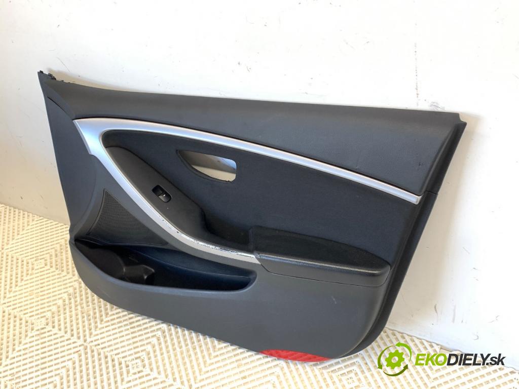 HYUNDAI i30 liftback 2013 73 kW 1.4 1396 čalúnenie Dvere pravy predný