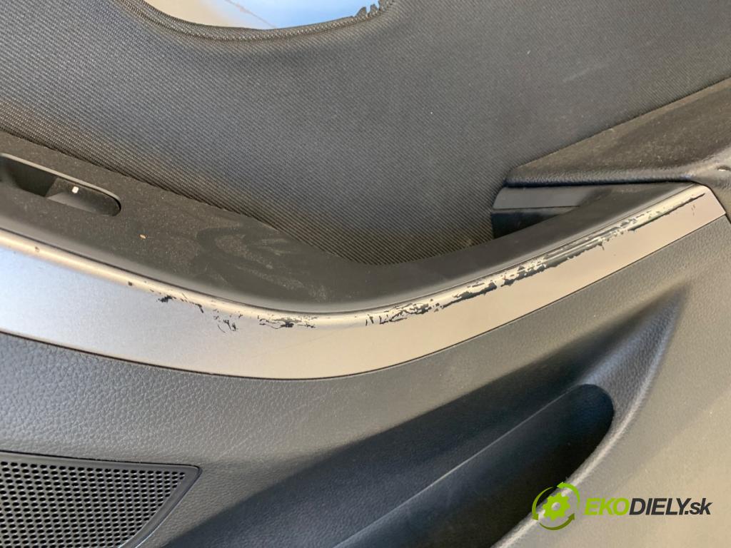 HYUNDAI i30 liftback 2013 73 kW 1.4 1396 čalúnenie Dvere pravy predný