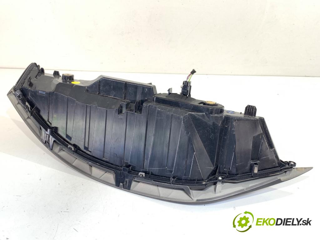 DS DS 7 SUV 2022 133 kW PureTech 180 (J45GFU) 1598 Svetlo pravy zad 9824986480