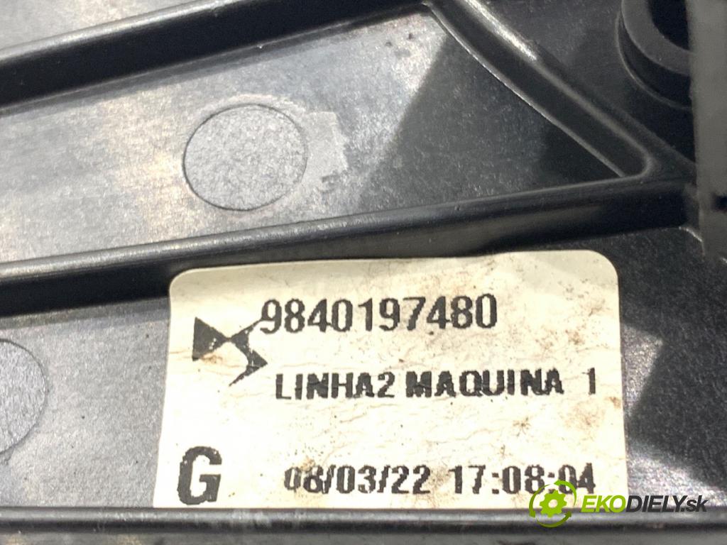 DS DS 7 SUV 2022 133 kW PureTech 180 (J45GFU) 1598 mechanismus okna levý zadní část 9840197480