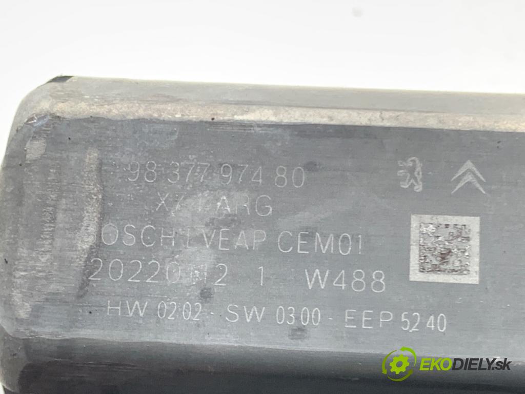 DS DS 7 SUV 2022 133 kW PureTech 180 (J45GFU) 1598 mechanismus okna levý zadní část 9840197480