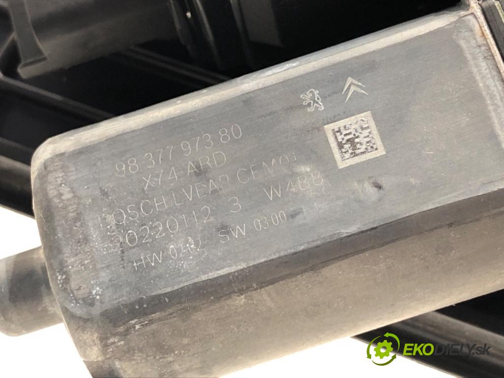 DS DS 7 SUV 2022 133 kW PureTech 180 (J45GFU) 1598 mechanismus okna pravý zadní část 9840197380