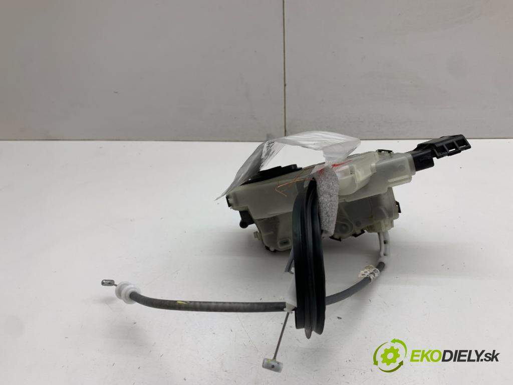DS DS 7 SUV 2022 133 kW PureTech 180 (J45GFU) 1598 zámok Dvere pravy predný 205311