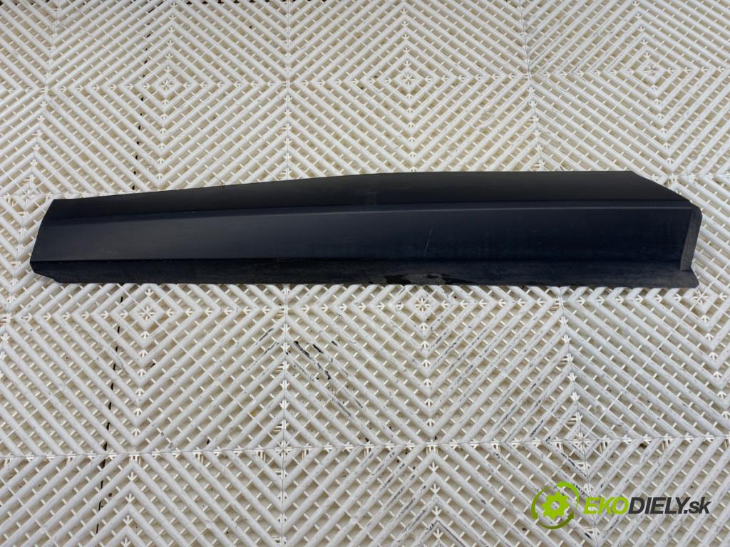 DS DS 7 SUV 2022 133 kW PureTech 180 (J45GFU) 1598 lišta dveře pravý zadní část 9815710277