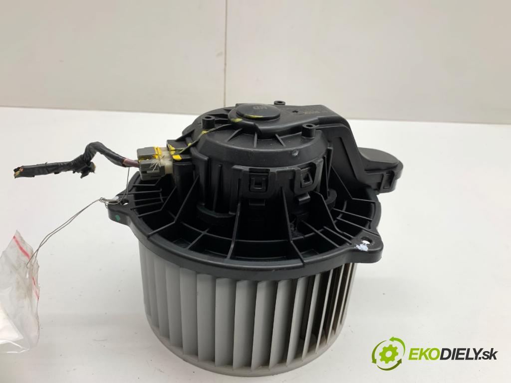 HYUNDAI i30 liftback 2013 73 kW 1.4 1396 ventilátor kúrenia F00S3B2474