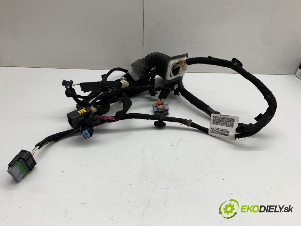 DS DS 7 SUV 2022 133 kW PureTech 180 (J45GFU) 1598 Káblovačka Dvere predný ľavy 9828955880