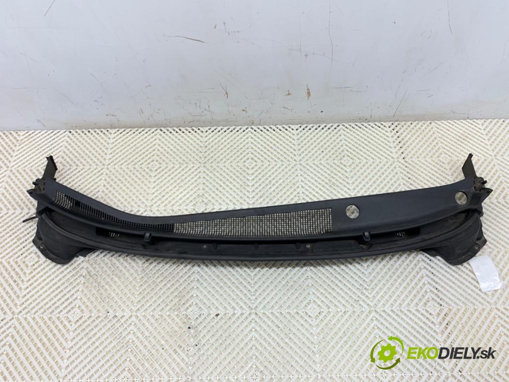 HYUNDAI i30 liftback 2013 73 kW 1.4 1396 torpédo plast pod čelní okno 86151-A6000 (Plast pod čelním sklem)