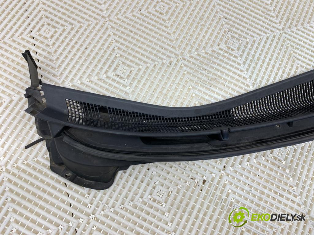 HYUNDAI i30 liftback 2013 73 kW 1.4 1396 torpédo plast pod čelní okno 86151-A6000 (Plast pod čelním sklem)