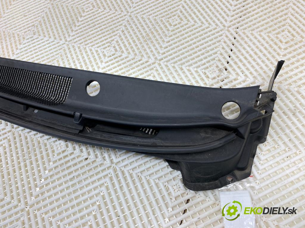 HYUNDAI i30 liftback 2013 73 kW 1.4 1396 torpédo plast pod čelní okno 86151-A6000 (Plast pod čelním sklem)