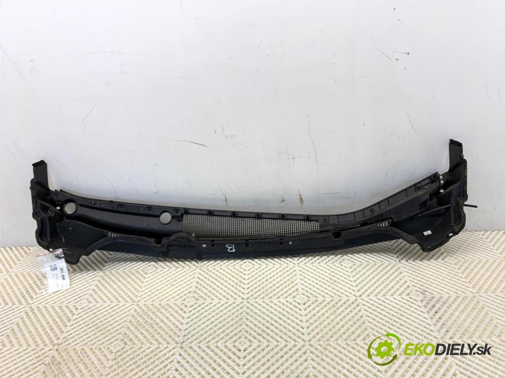 HYUNDAI i30 liftback 2013 73 kW 1.4 1396 torpédo plast pod čelní okno 86151-A6000 (Plast pod čelním sklem)
