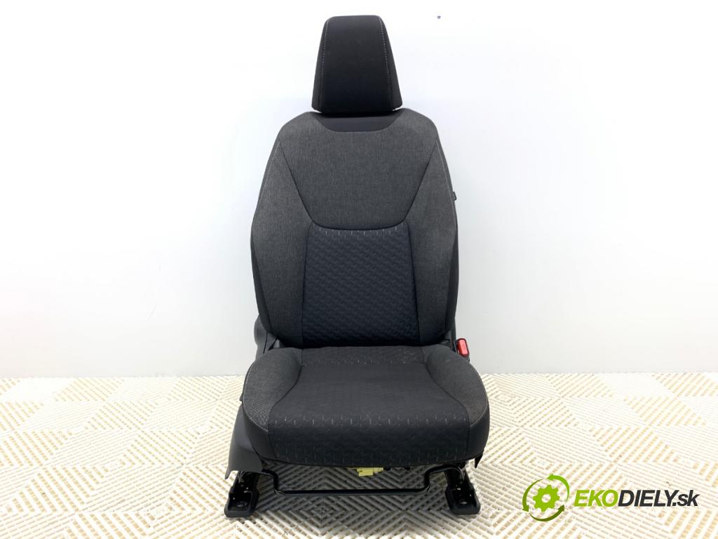 TOYOTA YARIS IV SUV 2024 68 kW 1.5 Hybrid (MXPJ10) 1490 sedadlo pravý přední část 