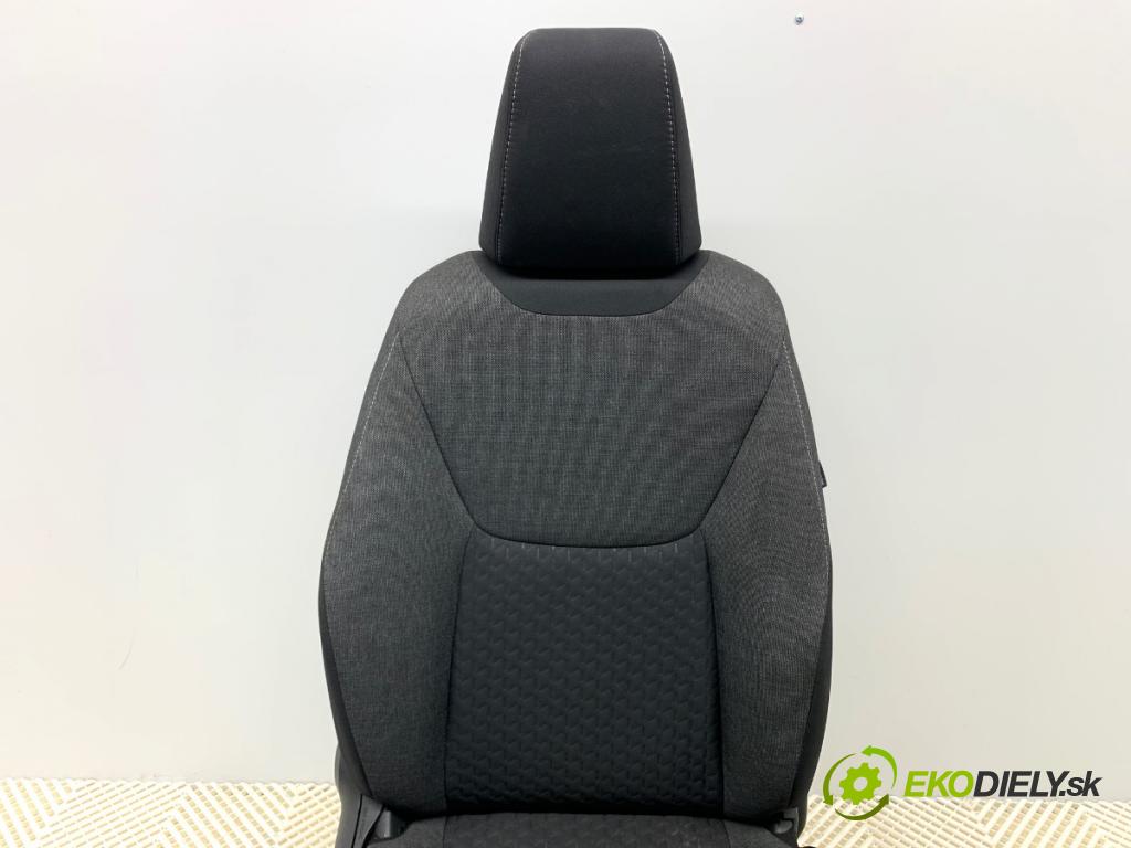 TOYOTA YARIS IV SUV 2024 68 kW 1.5 Hybrid (MXPJ10) 1490 sedadlo pravý přední část