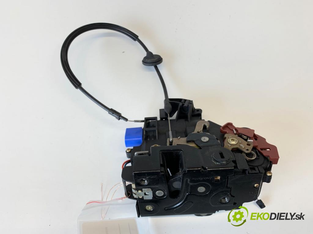 VW GOLF V liftback 2003 85 kW 1.6 FSI 1598 zámok dveře pravý zadní část 7L0839016