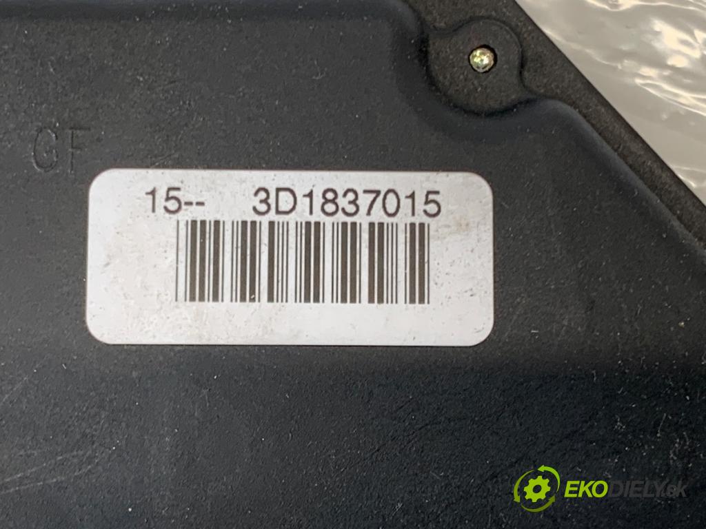 VW GOLF V liftback 2003 85 kW 1.6 FSI 1598 zámok Dvere ľavy predný 3D1837015