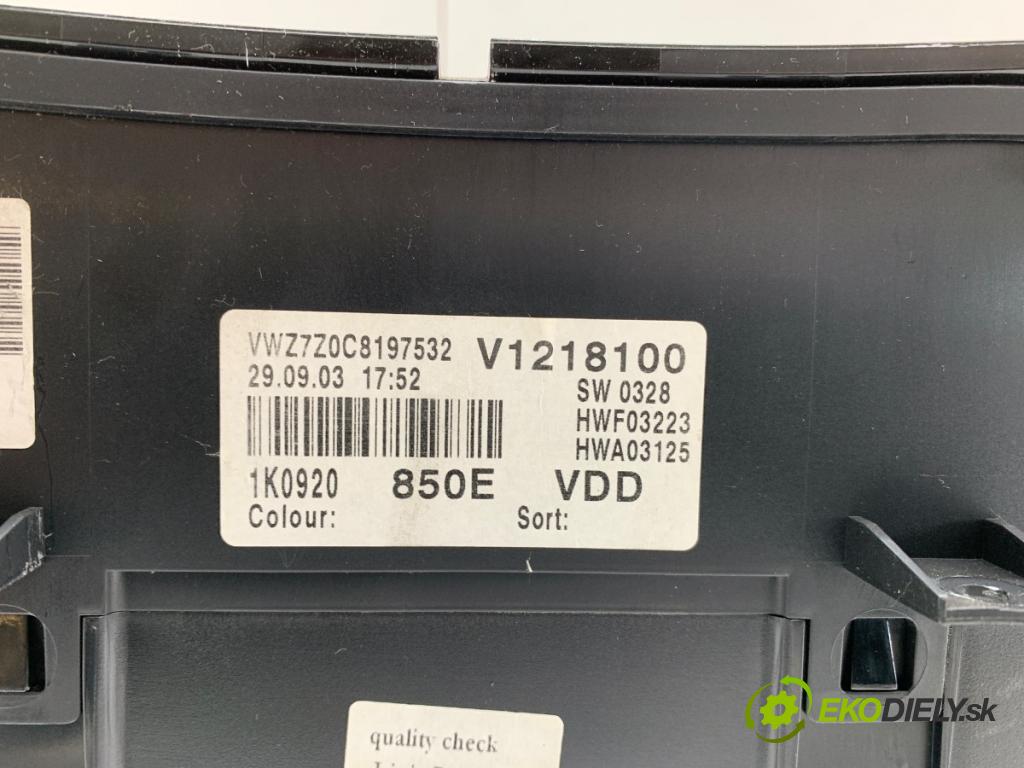 VW GOLF V liftback 2003 85 kW 1.6 FSI 1598 prístrojovka 1K0920850E (Přístrojová deska)