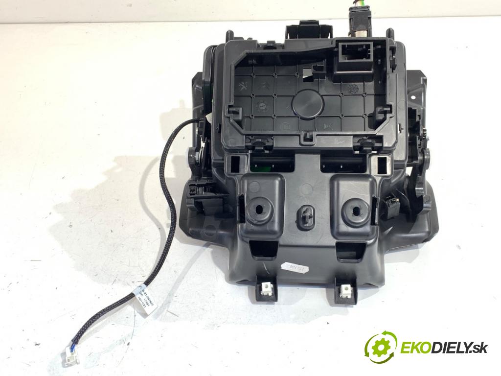 DS DS 7 SUV 2022 133 kW PureTech 180 (J45GFU) 1598 Priehradka, kastlík prístrojovky 9821388277