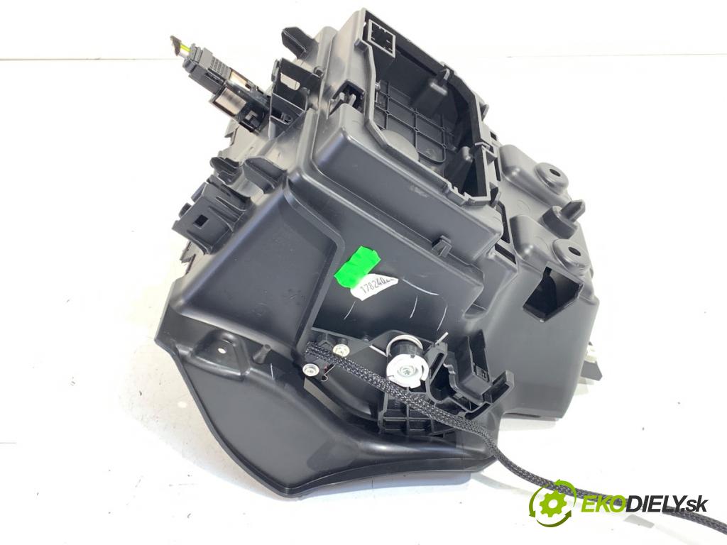 DS DS 7 SUV 2022 133 kW PureTech 180 (J45GFU) 1598 Priehradka, kastlík prístrojovky 9821388277