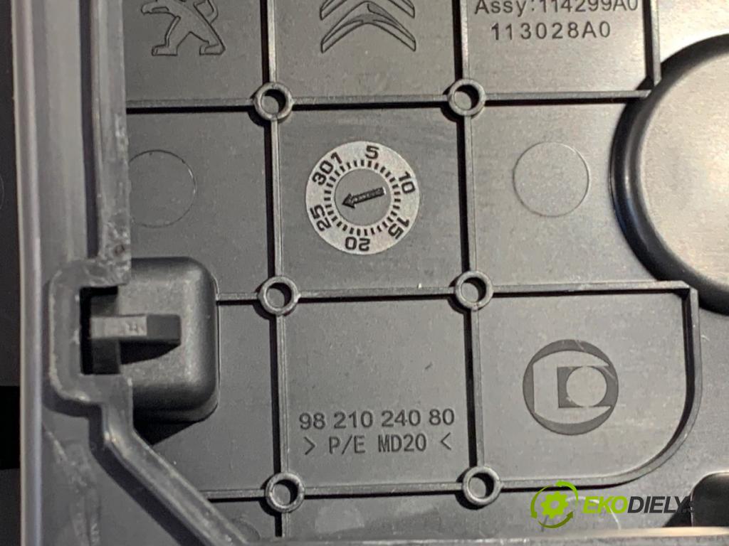 DS DS 7 SUV 2022 133 kW PureTech 180 (J45GFU) 1598 Priehradka, kastlík prístrojovky 9821388277