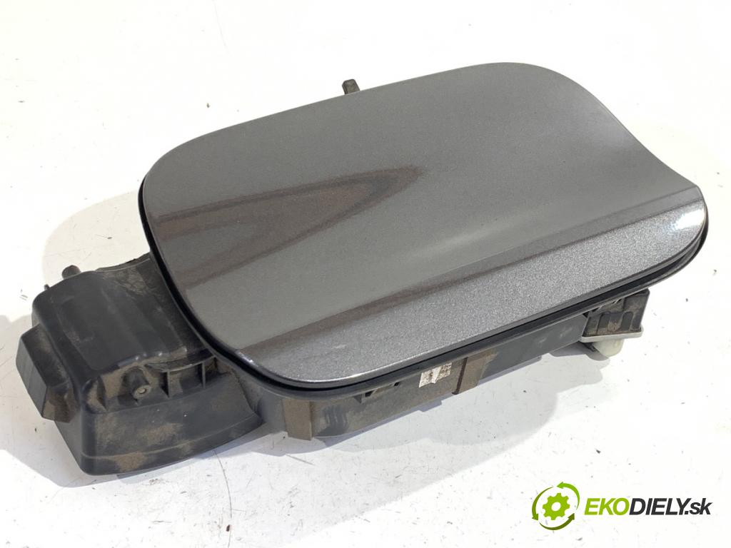 DS DS 7 SUV 2022 133 kW PureTech 180 (J45GFU) 1598 dvířka nádrže paliva 9842916580 (Klika dveří ostatní)