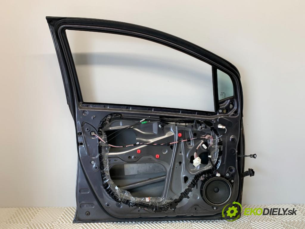 TOYOTA YARIS II liftback 2007 64 kW 1.3 VVT-i (SCP90_) 1298 dveře levý přední část