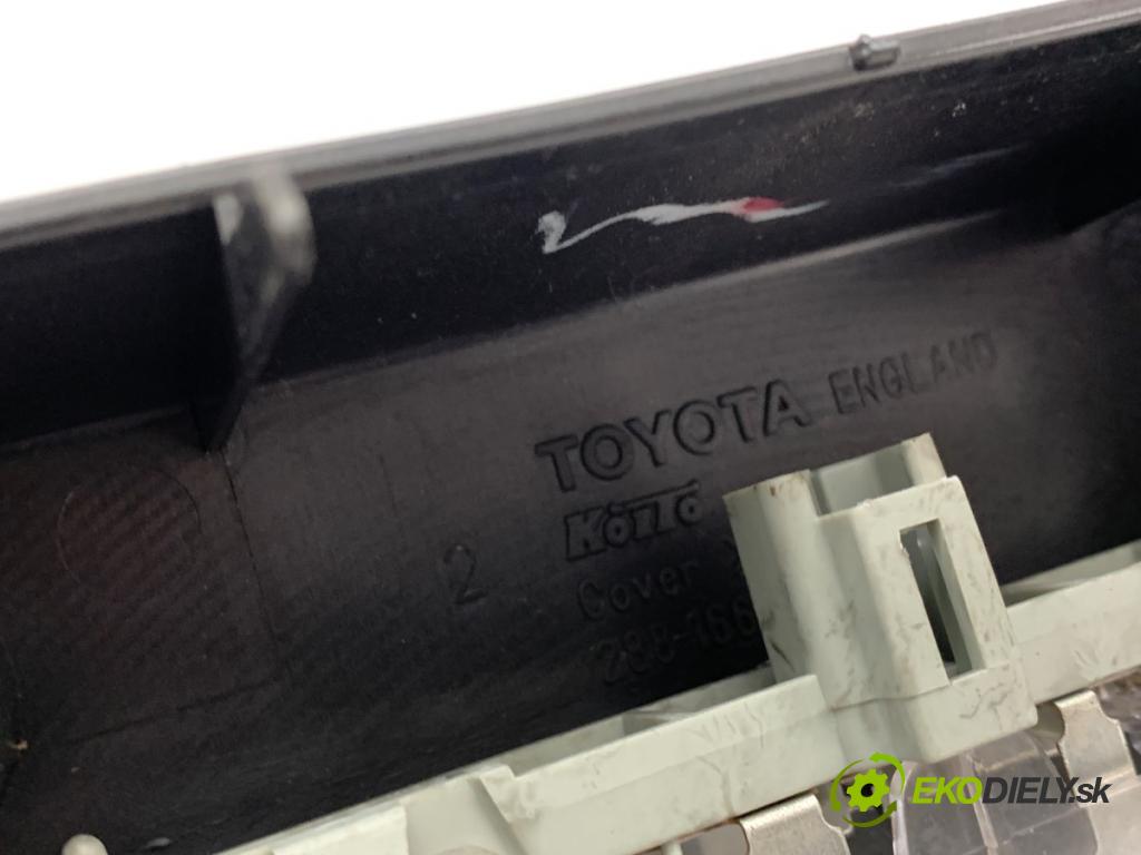 TOYOTA YARIS II liftback 2007 64 kW 1.3 VVT-i (SCP90_) 1298 světlo brzdových světel