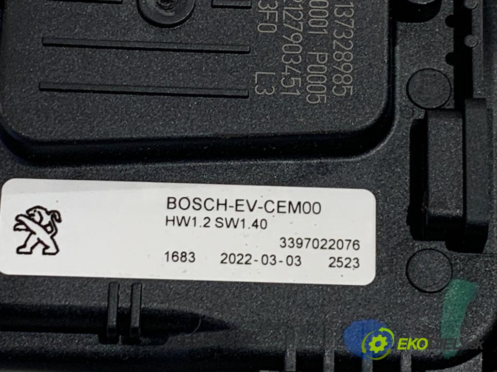 DS DS 7 SUV 2022 133 kW PureTech 180 (J45GFU) 1598 Mechanizmus stieračov predný 9824762480 (Motorček stieračov predný)