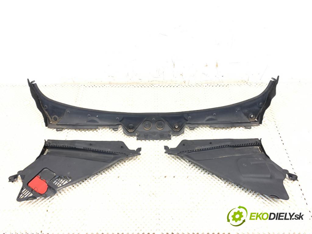 BMW F31 Kombi 2014 135 kW 320 d 1995 Torpédo, plast pod čelné okno 7258177