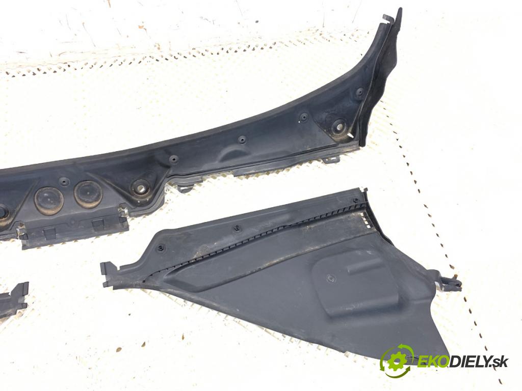 BMW F31 Kombi 2014 135 kW 320 d 1995 Torpédo, plast pod čelné okno 7258177