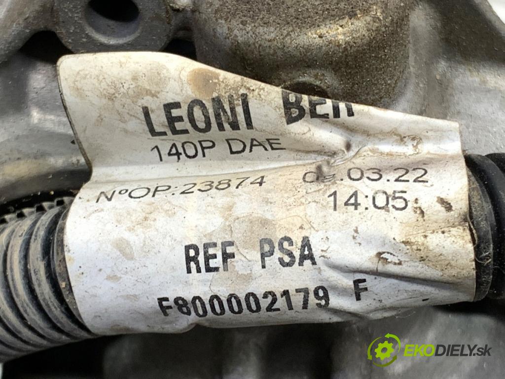 DS DS 7 SUV 2022 133 kW PureTech 180 (J45GFU) 1598 riadenie volantu Riadenie 6820000313D