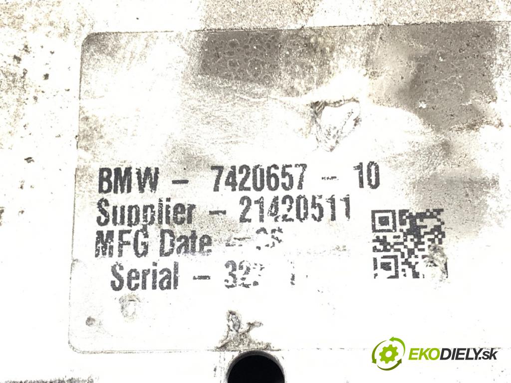 BMW G05 SUV 2022 210 kW xDrive 30 d Mild-Hybrid 2993 Výstuha nárazníka zad 7420657 (Výstuha zadná)