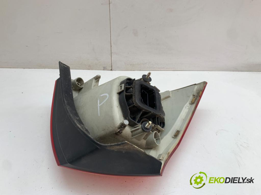 VW GOLF V liftback 2003 85 kW 1.6 FSI 1598 světlo pravý zadní část 1K6945096E