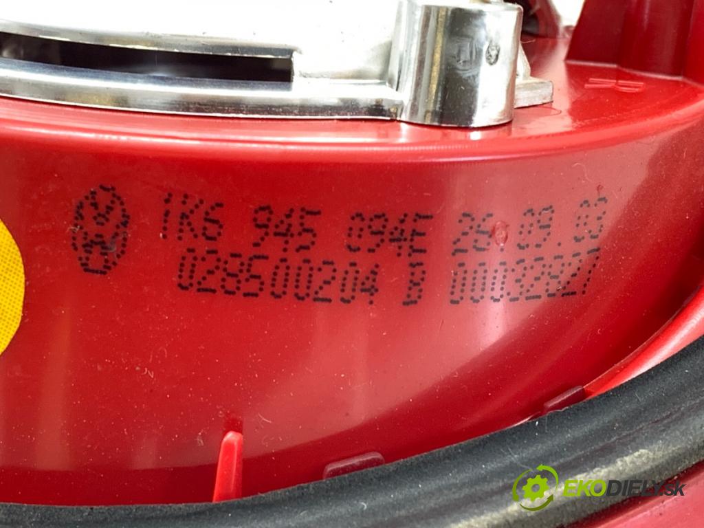 VW GOLF V liftback 2003 85 kW 1.6 FSI 1598 Svetlo pravy zad 1K0945094E