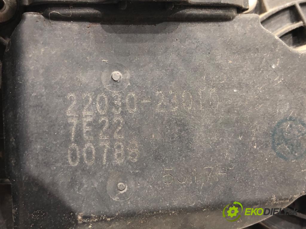 TOYOTA YARIS II liftback 2007 64 kW 1.3 VVT-i (SCP90_) 1298 škrtíci klapka 22030-23010 (Škrticí klapka)