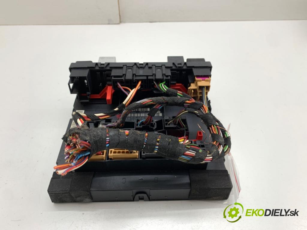 VW GOLF V liftback 2003 85 kW 1.6 FSI 1598 modul komfortu 1K0937049H (Komfortní modul)