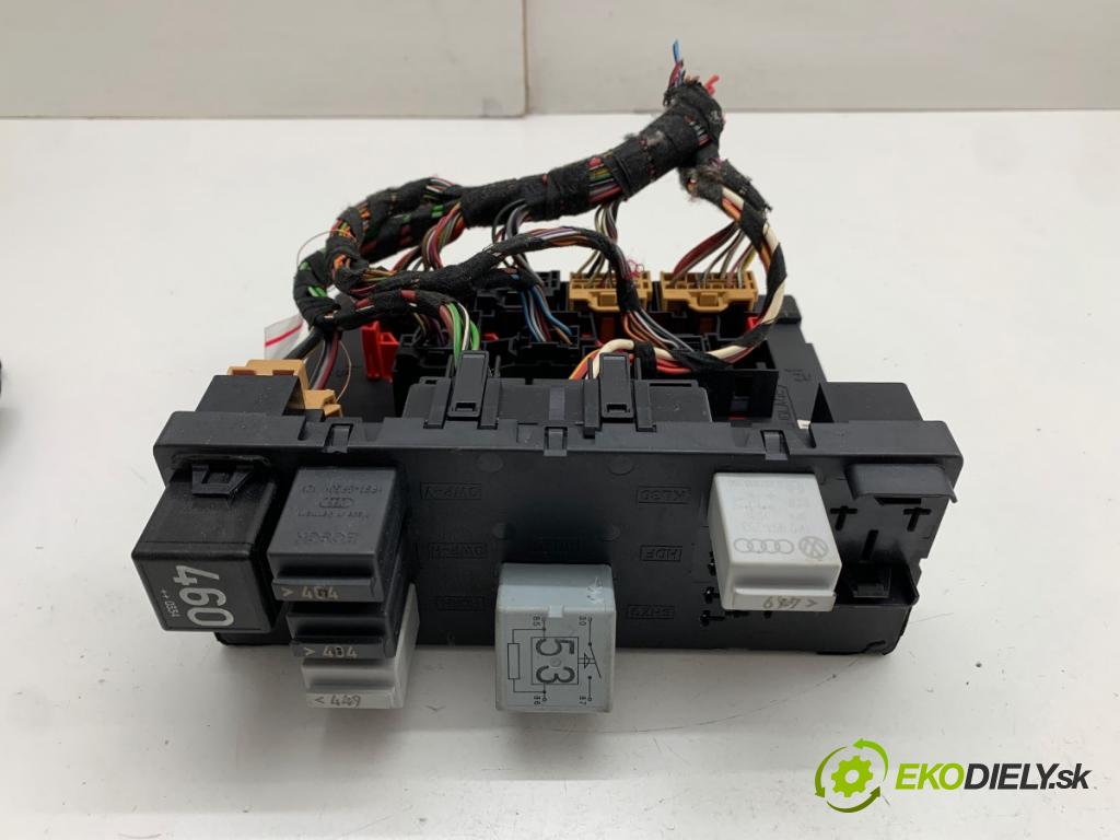 VW GOLF V liftback 2003 85 kW 1.6 FSI 1598 modul komfortu 1K0937049H (Komfortní modul)