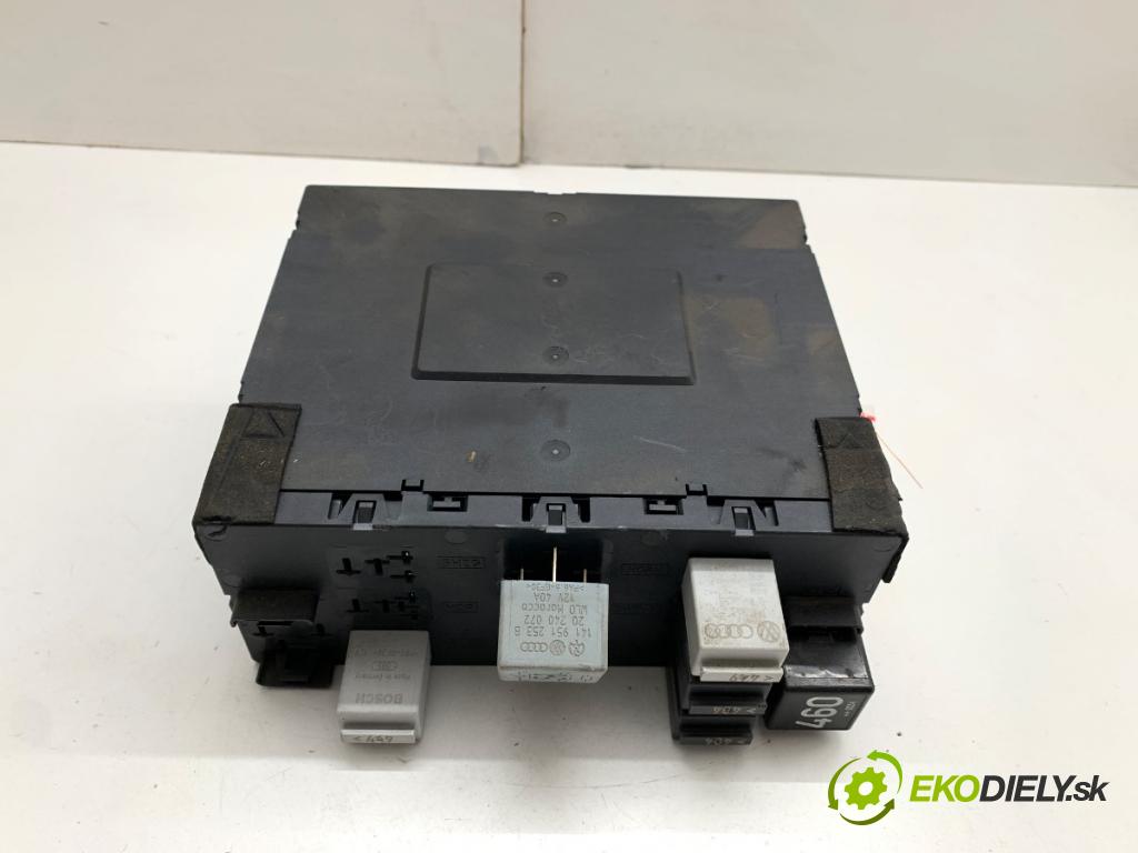 VW GOLF V liftback 2003 85 kW 1.6 FSI 1598 modul komfortu 1K0937049H (Komfortní modul)