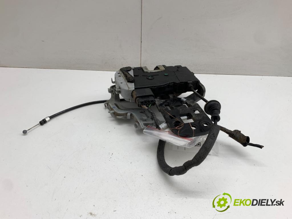 HYUNDAI ix20 liftback 2011 92 kW 1.6 1591 zámok Dvere pravy predný 81320-1K020