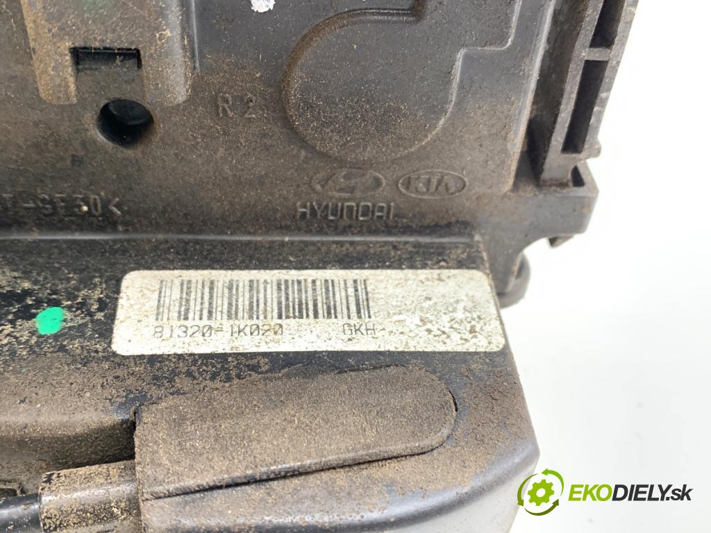 HYUNDAI ix20 liftback 2011 92 kW 1.6 1591 zámok Dvere pravy predný 81320-1K020