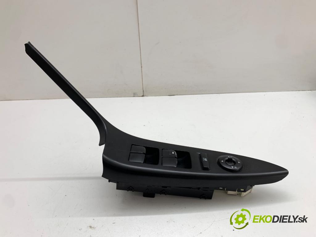 HYUNDAI ix20 liftback 2011 92 kW 1.6 1591 přepínač oken 93570-1K000 (Páčky pod volantem)