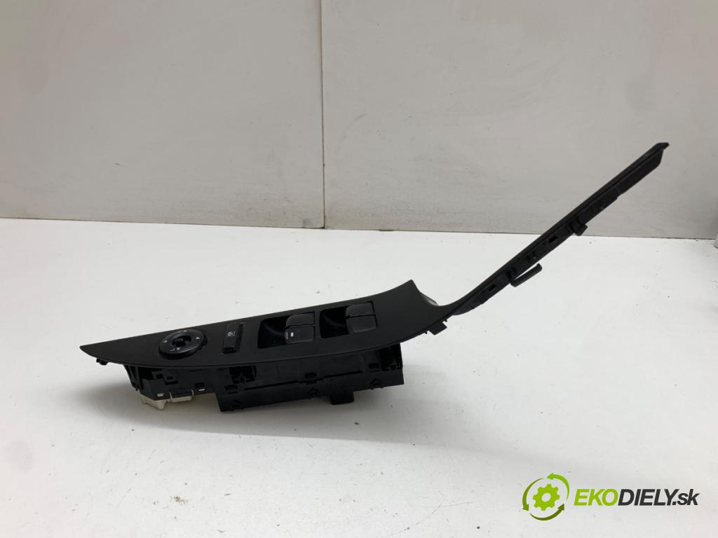 HYUNDAI ix20 liftback 2011 92 kW 1.6 1591 přepínač oken 93570-1K000 (Páčky pod volantem)