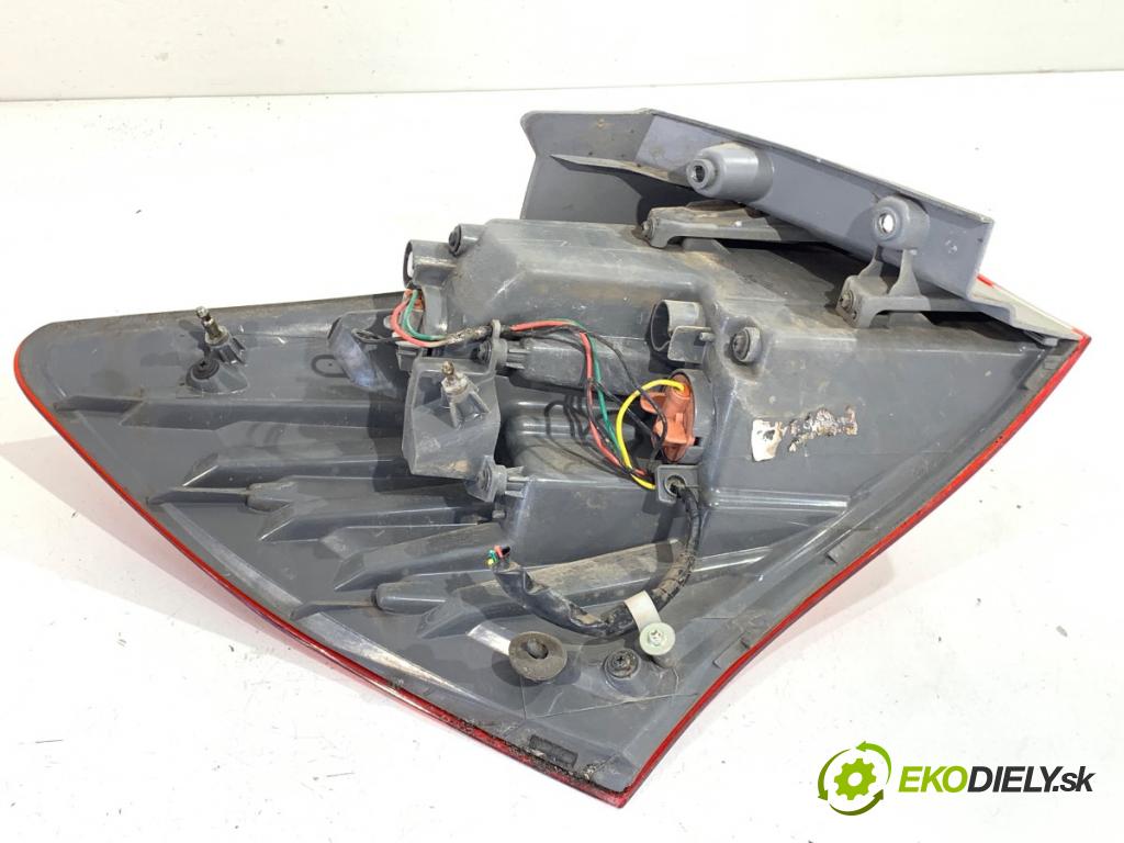 HYUNDAI ix20 liftback 2011 92 kW 1.6 1591 Svetlo pravy zad 92402-1K0