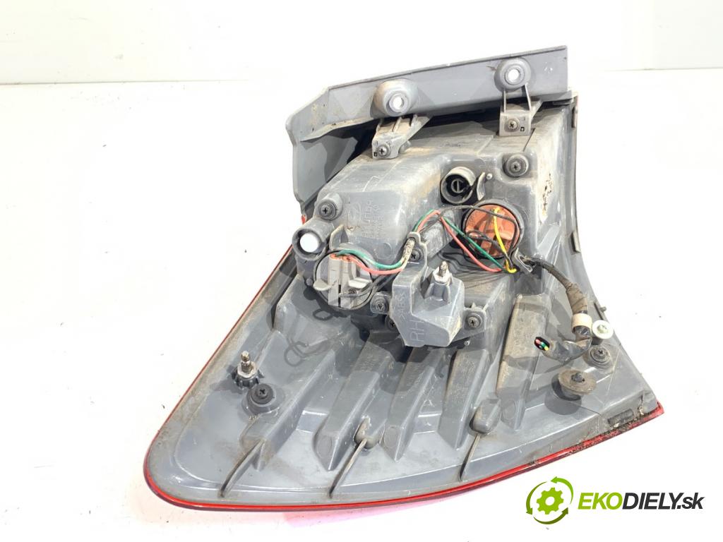 HYUNDAI ix20 liftback 2011 92 kW 1.6 1591 Svetlo pravy zad 92402-1K0